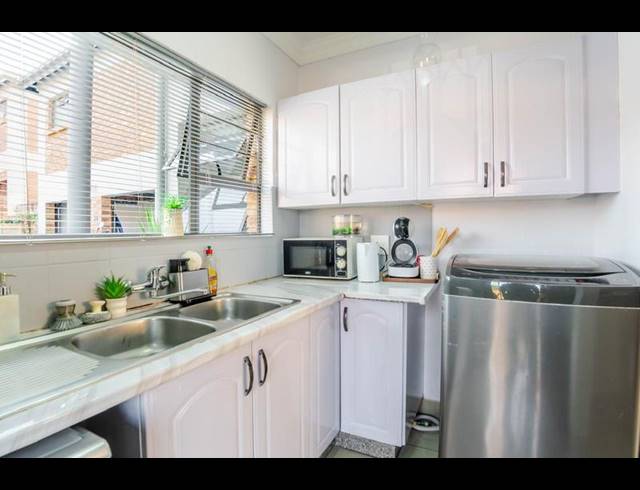 4 BEDROOM HOUSE FOR SALE IN VAN RIEBEECK PARK